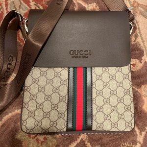 Gucci Crossbody / Messenger
